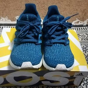 Adidas Parley Ultraboost mens 7.5/ womens 9